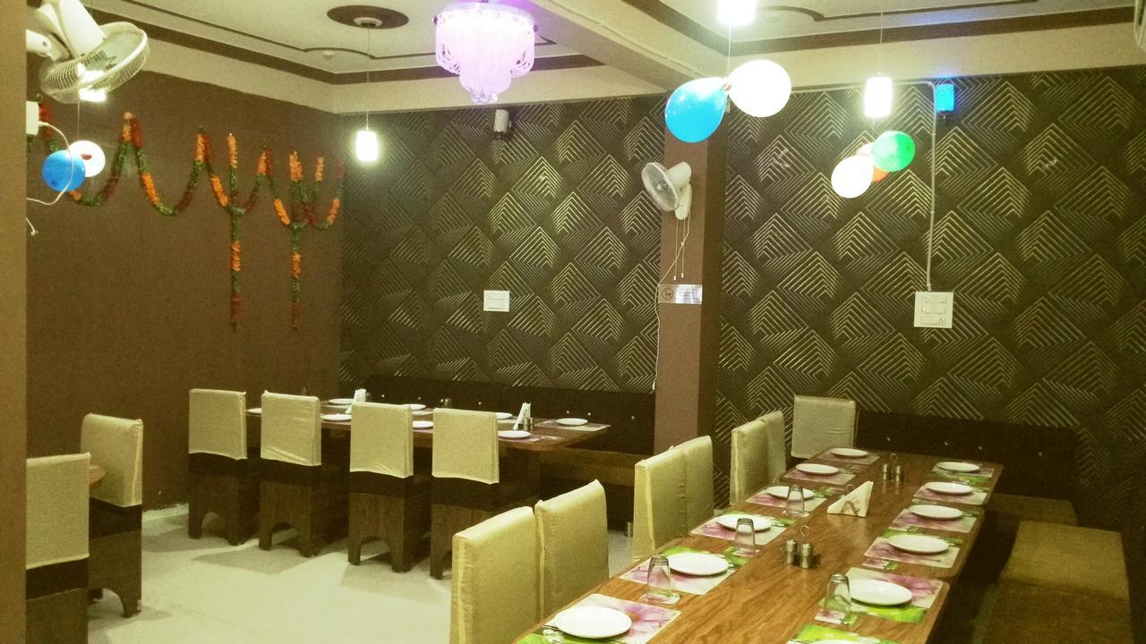 The Royal Hotel Chhatarpur Exteriör bild