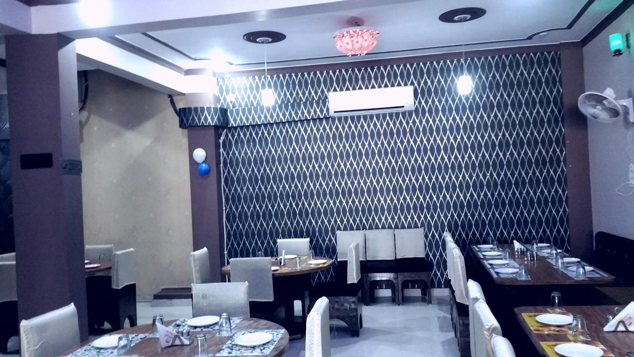 The Royal Hotel Chhatarpur Exteriör bild