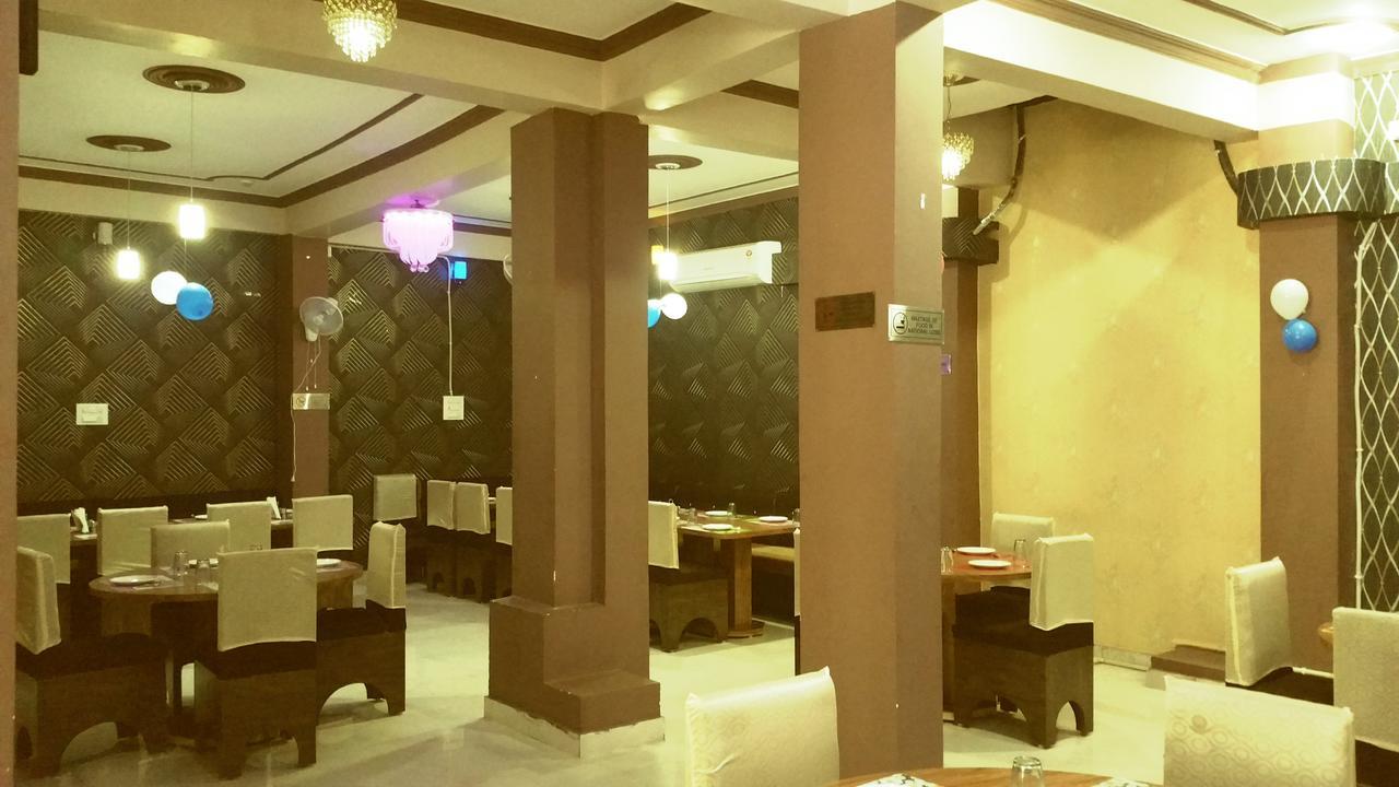 The Royal Hotel Chhatarpur Exteriör bild
