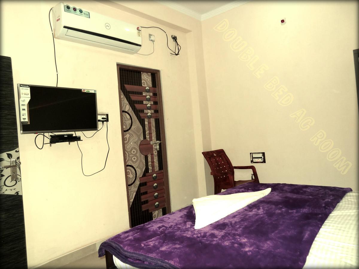 The Royal Hotel Chhatarpur Exteriör bild