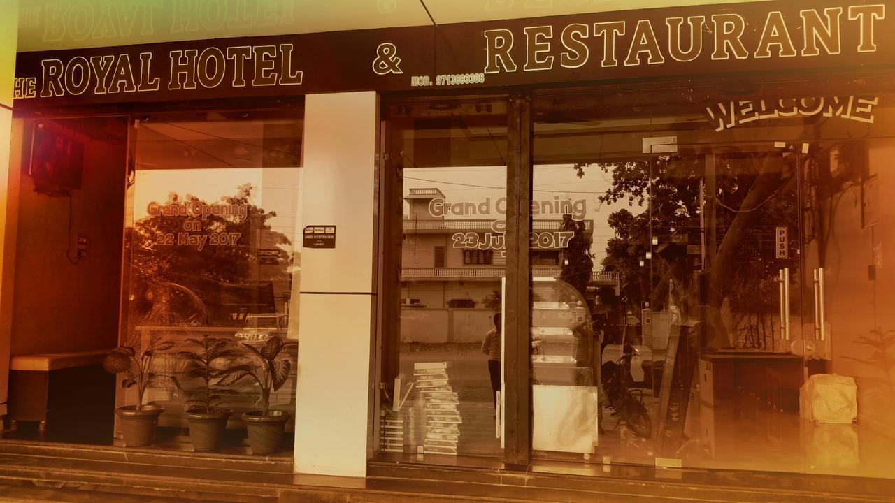 The Royal Hotel Chhatarpur Exteriör bild