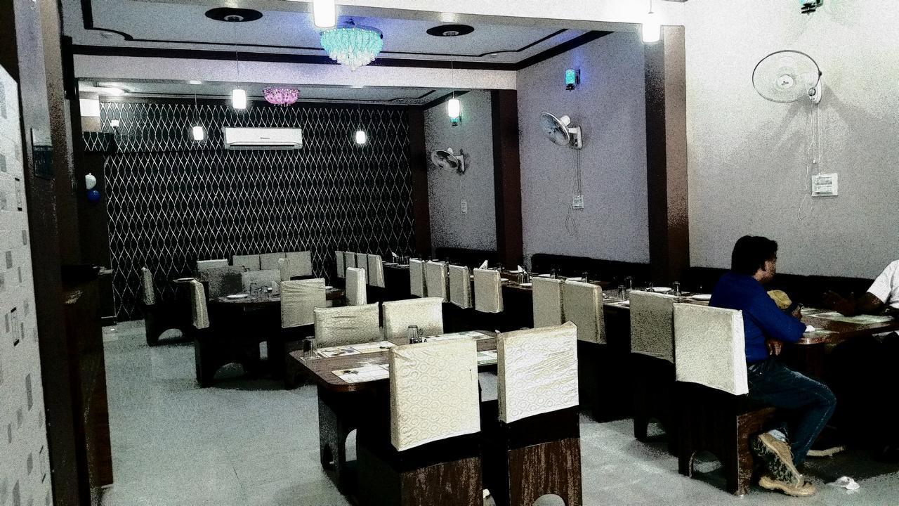 The Royal Hotel Chhatarpur Exteriör bild